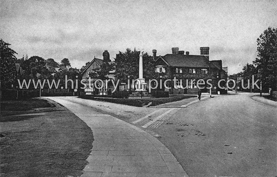 The War Mermoial & Kings Head Hotel, High Road, Loughton, Essex. c.1919